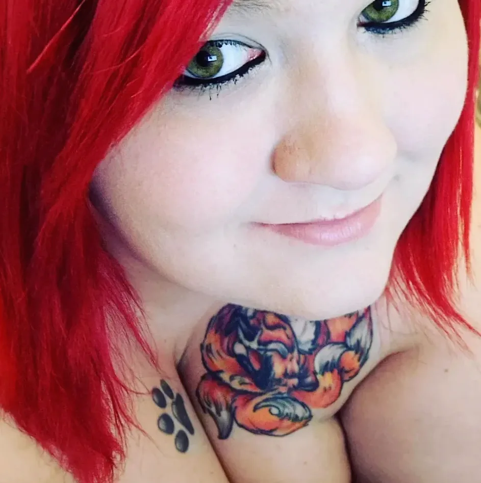 Agata, 32