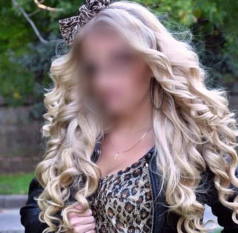 Cerys, 30