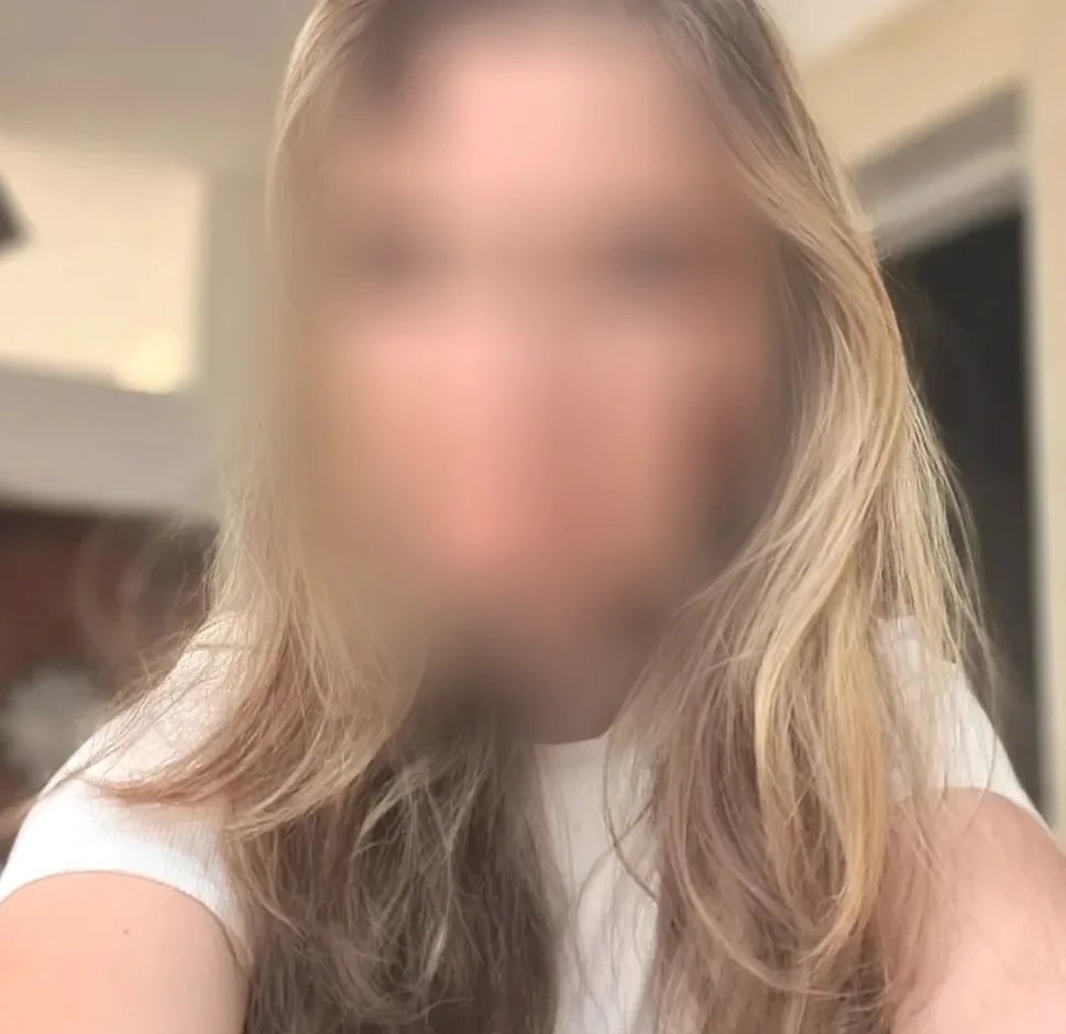 Sarah, 22